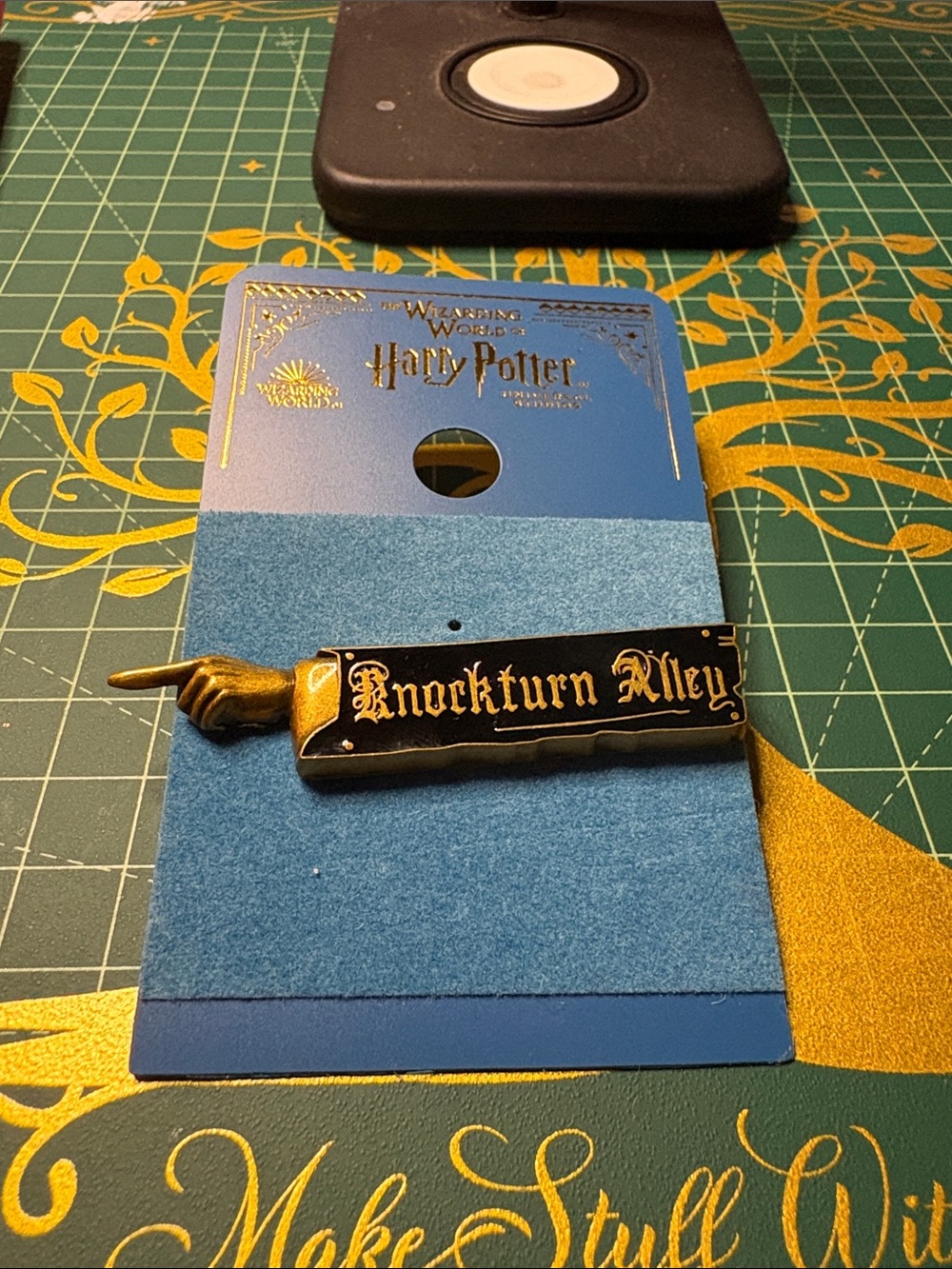 Harry Potter Knockturn Alley Decorative Pin - Black & Gold